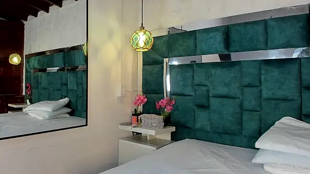  bonnyandclyde online show from 04.10.26