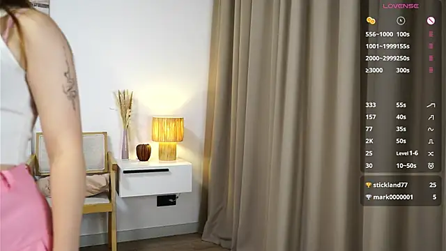 Snapshot of SharronAramini chatting on 11.27.25 SharronAramini online show from 11.27.25