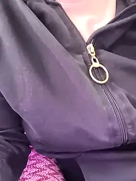 Snapshot of Damlaniz0734 chatting on 11.25.25 Damlaniz0734 online show from 11.25.25