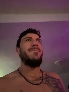 Snapshot of DaddysBoyToy423 chatting on 11.25.25 DaddysBoyToy423 online show from 11.25.25