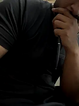 Snapshot of DASIHUB75 chatting on 11.26.25 DASIHUB75 online show from 11.26.25