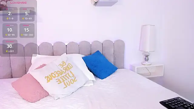 Snapshot of gabyfoster_ chatting on 11.29.25 gabyfoster online show from 11.29.25