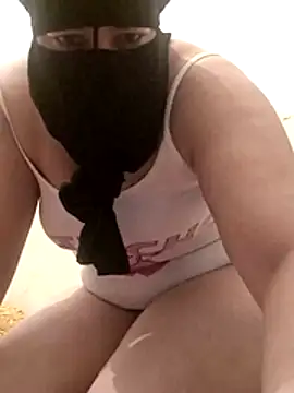 Snapshot of JinanXXX chatting on 11.25.25 JinanXXX online show from 11.25.25