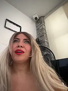 IsaSantoDomingo online show from 12.16.25