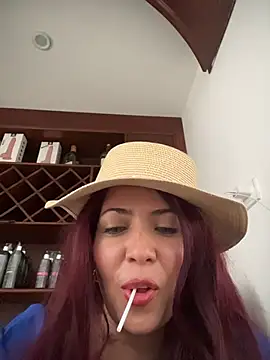 IsaSantoDomingo online show from 12.19.25