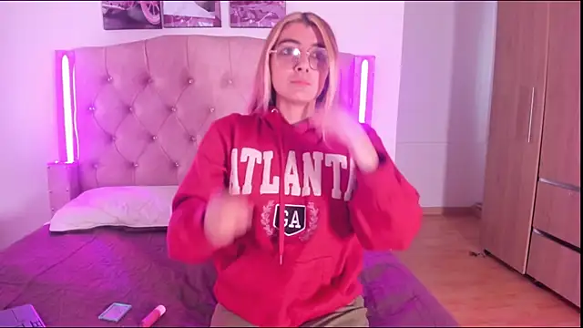 luciana pink0 online show from 11.28.25