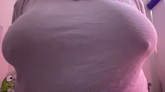 Snapshot of naughtygirl6663 chatting on 12.03.25 naughtygirl6663 online show from 12.03.25