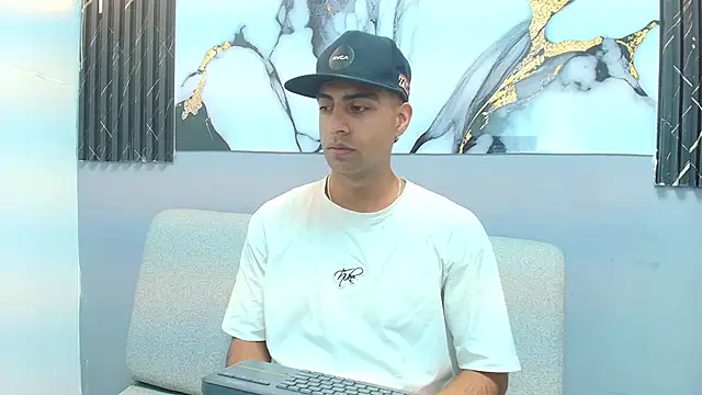 Snapshot of MARCO_SPENCER chatting on 12.04.25 MARCO SPENCER online show from 12.04.25