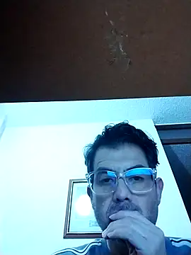 Snapshot of Fuegosutil chatting on 11.26.25 Fuegosutil online show from 11.26.25