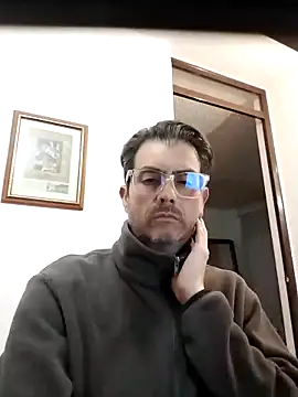 Snapshot of Fuegosutil chatting on 11.27.25 Fuegosutil online show from 11.27.25