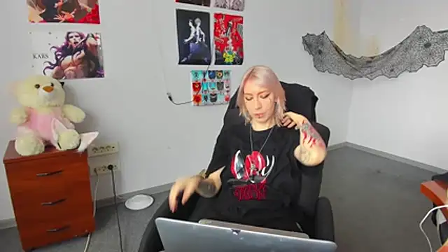 AuraliLi online show from 12.17.25