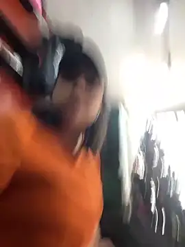 Laurabuu  online show from 11.26.25