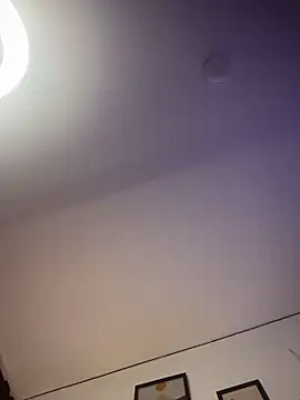 Laurabuu  online show from 12.03.25