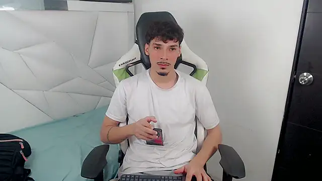 Snapshot of Yankeee_ chatting on 11.28.25 Yankeee online show from 11.28.25