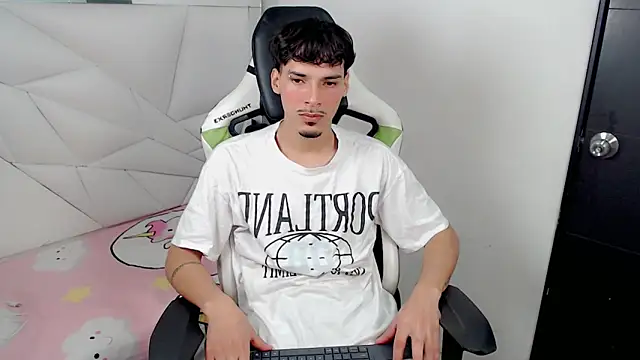 Snapshot of Yankeee_ chatting on 11.29.25 Yankeee online show from 11.29.25