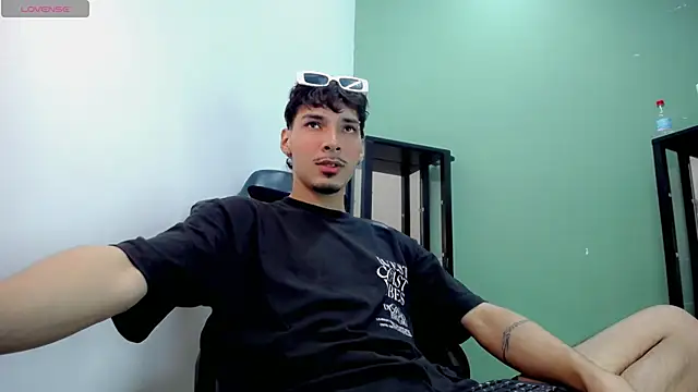 Snapshot of Yankeee_ chatting on 12.01.25 Yankeee online show from 12.01.25