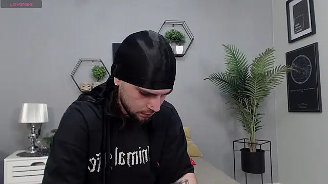 Snapshot of KaneHunter chatting on 04.18.26 KaneHunter online show from 04.18.26