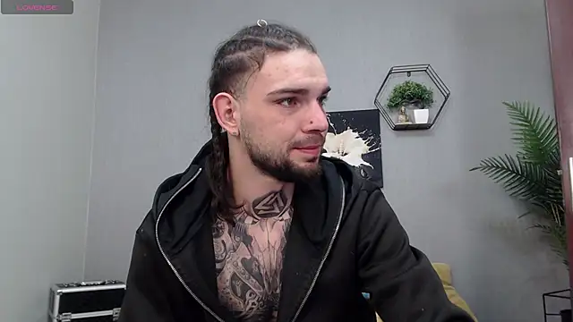 Snapshot of KaneHunter chatting on 04.19.26 KaneHunter online show from 04.19.26