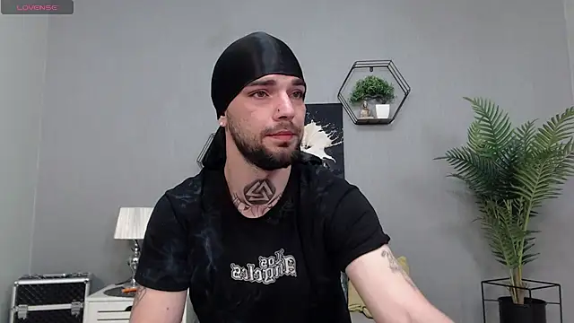 Snapshot of KaneHunter chatting on 04.25.26 KaneHunter online show from 04.25.26
