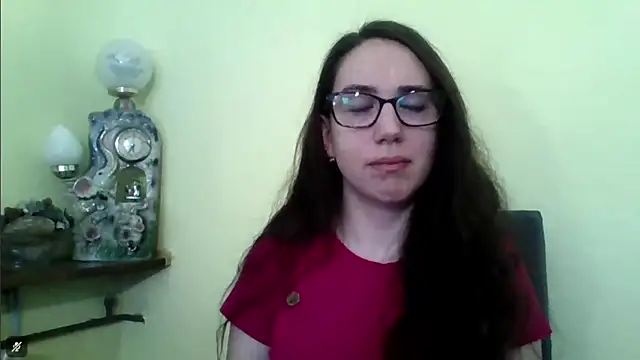 Snapshot of EvaClassy chatting on 12.04.25 EvaClassy online show from 12.04.25