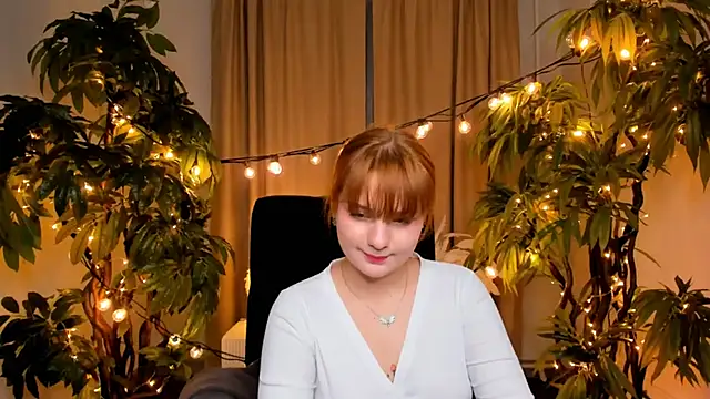 Snapshot of AsiaBritney chatting on 11.27.25 AsiaBritney online show from 11.27.25