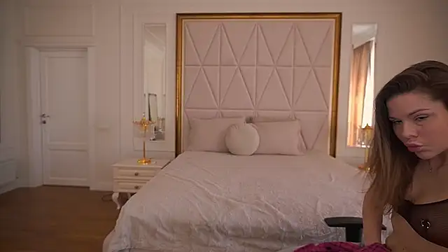 KissableKira online show from 03.13.26