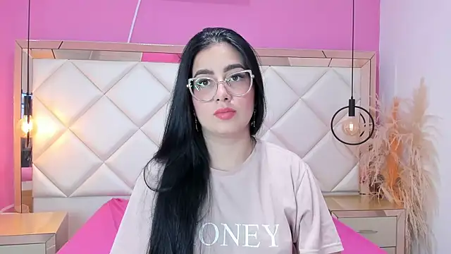 Snapshot of GabyJhons chatting on 12.15.25 GabyJhons online show from 12.15.25