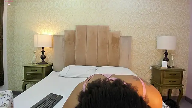 KarenNewman online show from 12.17.25