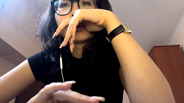 Snapshot of MiracleGirls chatting on 12.02.25 MiracleGirls online show from 12.02.25