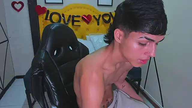 Snapshot of Ethan_Jamees chatting on 02.13.26 Ethan Jamees online show from 02.13.26