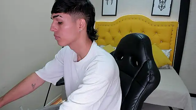 Snapshot of Ethan_Jamees chatting on 02.25.26 Ethan Jamees online show from 02.25.26