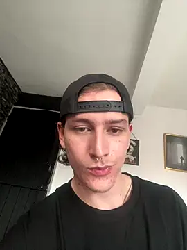 Snapshot of TroyBeckett chatting on 11.26.25 TroyBeckett online show from 11.26.25