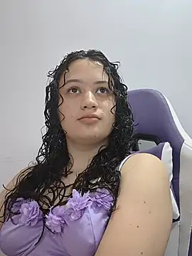 Snapshot of Alana_444 chatting on 05.27.26 Alana 444 online show from 05.27.26