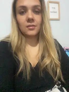 LoreinnFox online show from 04.11.26