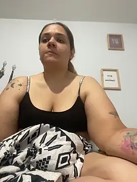 LoreinnFox online show from 04.12.26