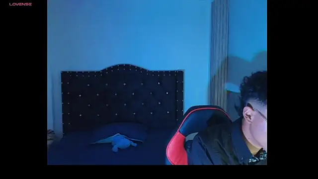 Snapshot of thian_blakee chatting on 11.29.25 thian blakee online show from 11.29.25