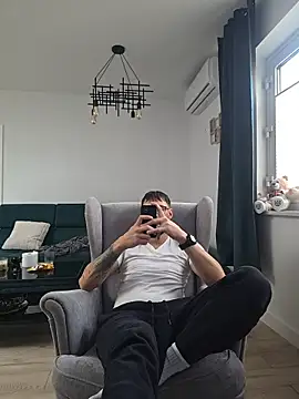 Snapshot of martme69 chatting on 12.19.25 martme69 online show from 12.19.25