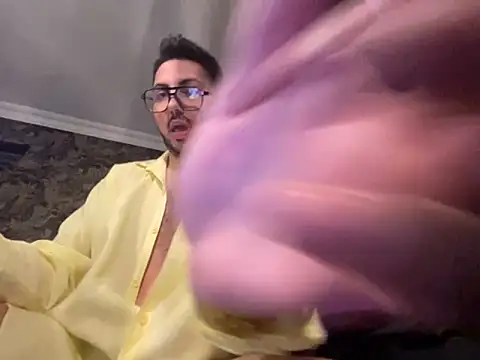 Snapshot of mcylzsd chatting on 11.28.25 mcylzsd online show from 11.28.25