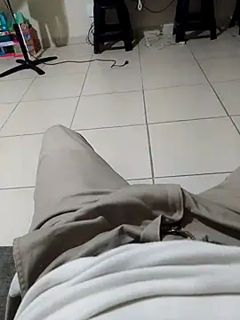 Snapshot of cristian112090 chatting on 09.27.25 cristian112090 online show from 09.27.25