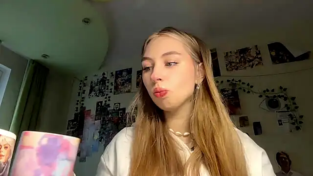 Snapshot of AmandaVyhnal chatting on 11.28.25 AmandaVyhnal online show from 11.28.25