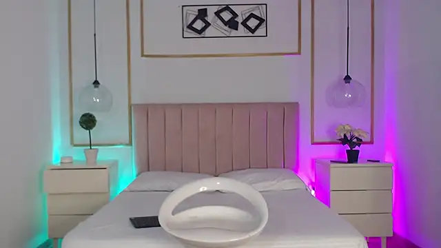 IsabellaCherryX online show from 11.30.25