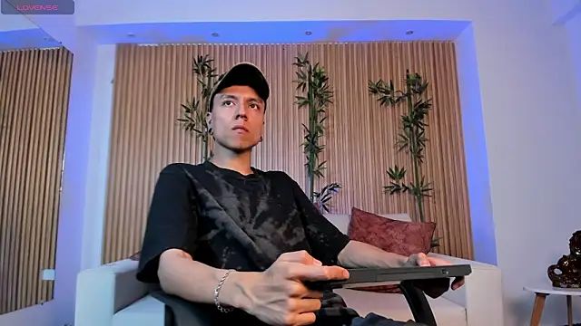 Bastthianxxx online show from 12.16.25