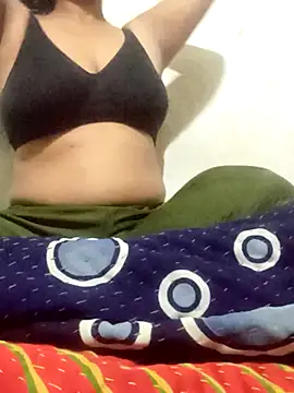 Snapshot of cherrydarling chatting on 12.19.25 cherrydarling online show from 12.19.25