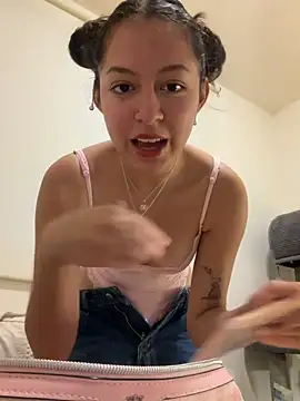 Snapshot of Alicatcua_ chatting on 05.06.26 Alicatcua online show from 05.06.26