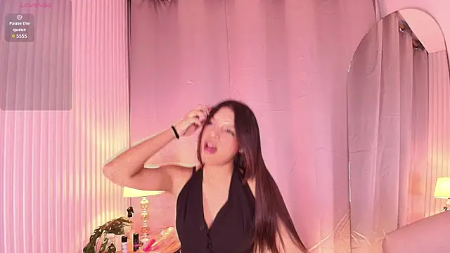 Snapshot of serena_woodsen_ chatting on 11.30.25 serena woodsen online show from 11.30.25