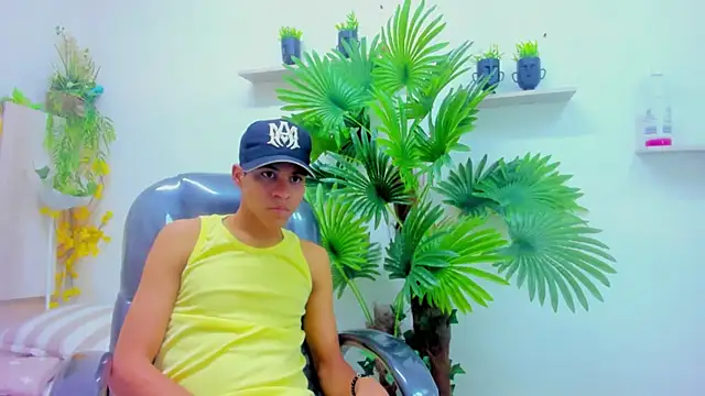 Snapshot of MorochoHott chatting on 11.27.25 MorochoHott online show from 11.27.25