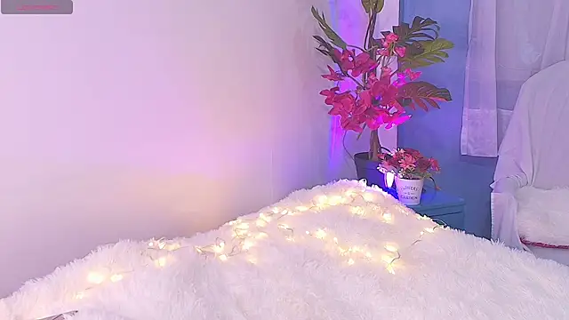 Katee Crownn online show from 12.03.25