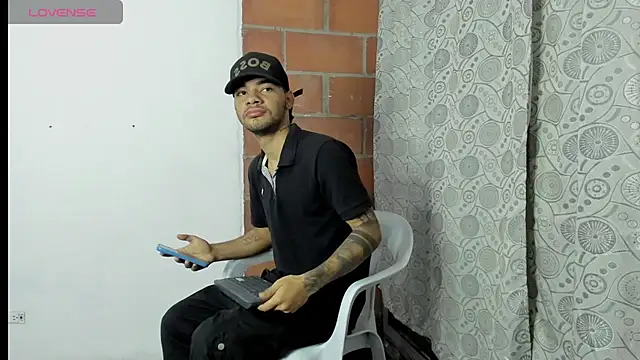 Snapshot of calvin-parker chatting on 12.20.25 calvin-parker online show from 12.20.25