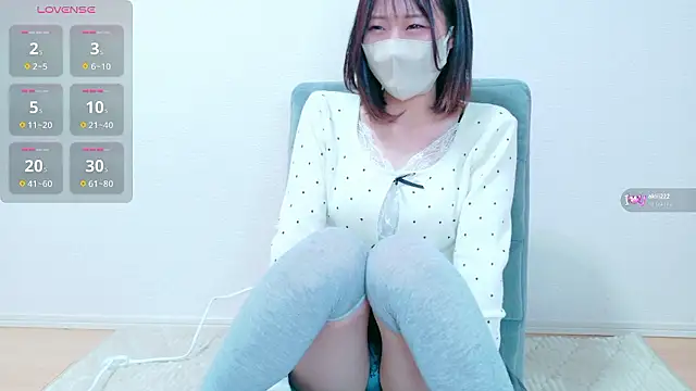 Snapshot of LUNA_BABY25 chatting on 12.16.25 LUNA BABY25 online show from 12.16.25