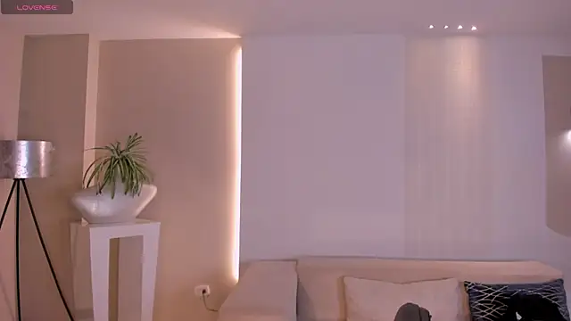 LisaFlowers  online show from 12.18.25